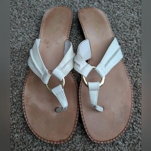 Lilly Pulitzer white patent flip flop 8M